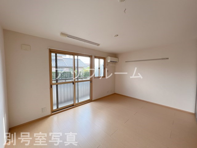 セントラルコート関田の居間・リビング