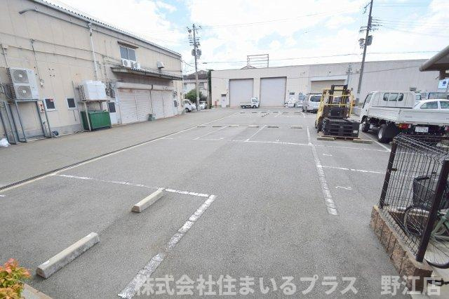 シェソワ鶴見緑地の駐車場