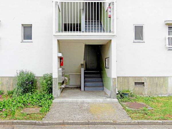 ビレッジハウス検見川6号棟のエントランス|落ち着いたエントランスです