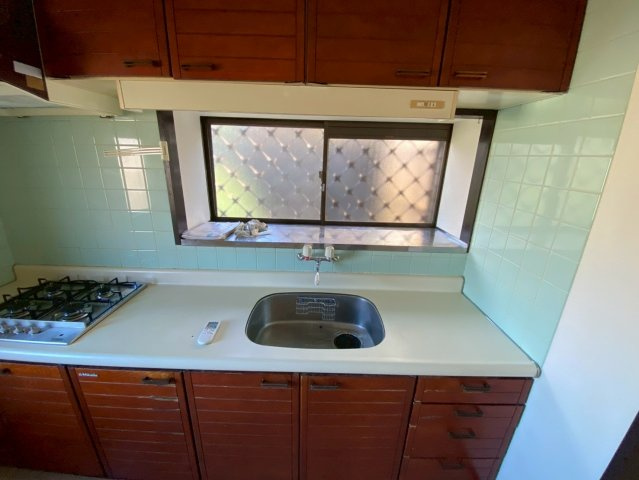 富里市新中沢中古戸建のキッチン