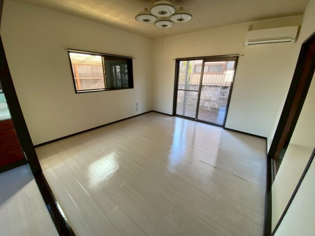 富里市新中沢中古戸建の居間・リビング