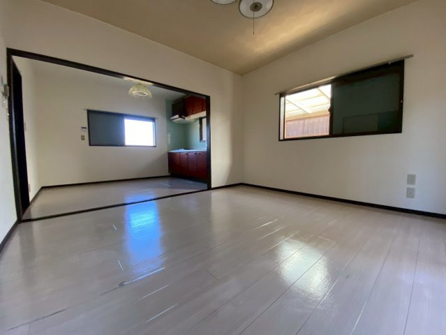 富里市新中沢中古戸建の居間・リビング