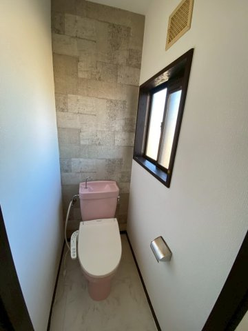 富里市新中沢中古戸建のトイレ