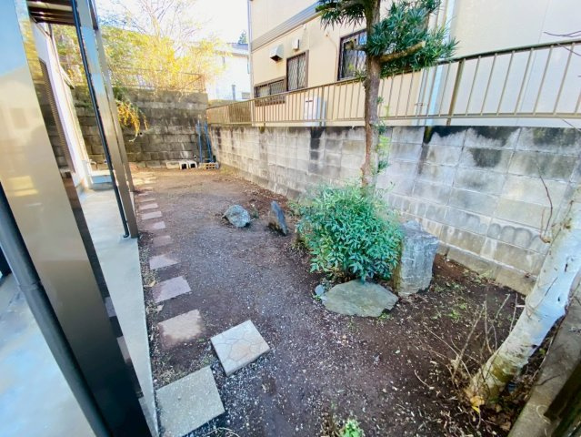 富里市新中沢中古戸建の庭