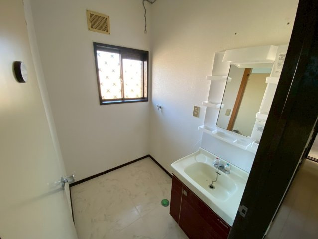 富里市新中沢中古戸建の独立洗面台