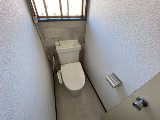 富里市新中沢中古戸建のトイレ