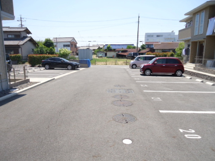 アクア・ミル Ｂの駐車場