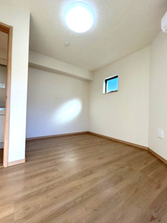 【洋室】 | LINKS YOKOHAMA SASABORI | ２面採光の洋室