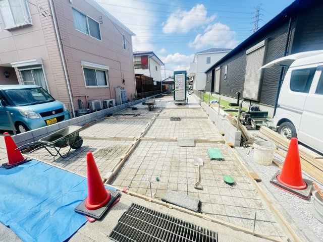 新築　高崎市倉賀野町14期　GRAFARE　2号棟の駐車場|現地写真　駐車スペースは並列2～3台分可能です！
