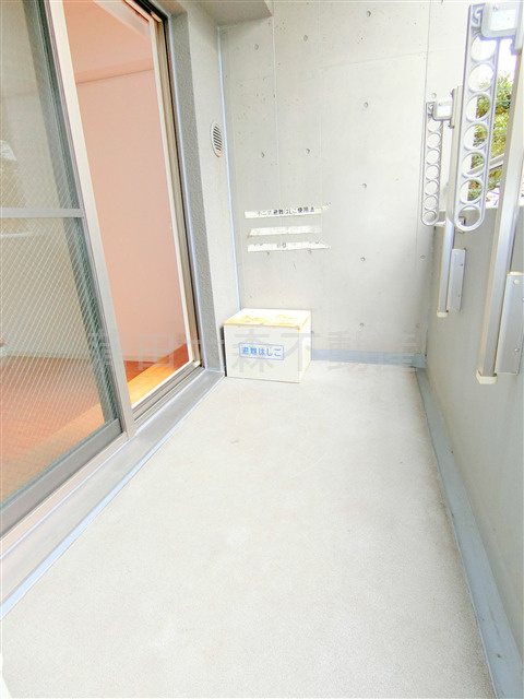 プロスペクト大森海岸のバルコニー|西向物干し金具付きのバルコニー