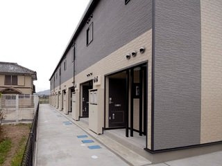 【玄関】 | レオパレスハーモニー国府 | 備品や設備仕様は号室等により異なります現地をご確認下さい。