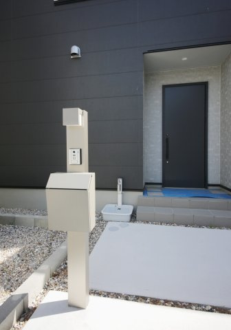 知多郡武豊町字金下　新築戸建のエントランス