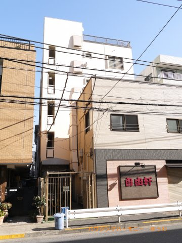 【外観】 | 東十条マンション | 住む人を映し出す洗練された佇まいは、いつまでも輝き続けながらいつしか街の風景に溶け込んでいきます。