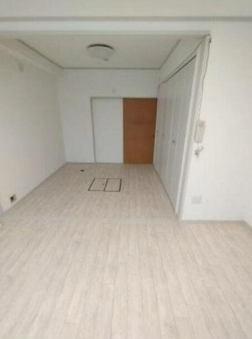 【洋室】 | 東十条マンション | 暖かいひだまりを全身で感じ取れる室内。