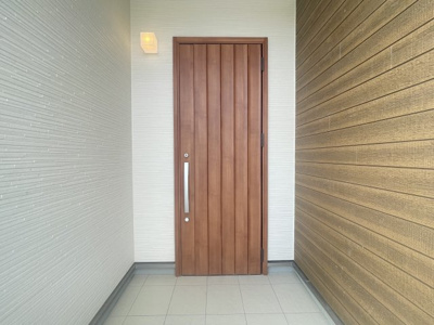 【玄関】 | うるま市江洲（全10棟） | ※同仕様写真です