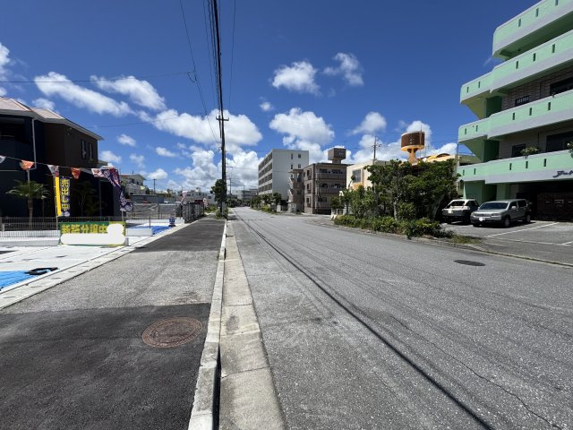 うるま市江洲（全10棟）EFGHI号棟の前面道路含む現地写真|※北東側公道15.9m♪