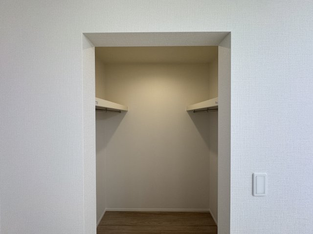 うるま市江洲（全10棟）の収納|D号棟　洋室8帖＋WIC＋収納付き♪