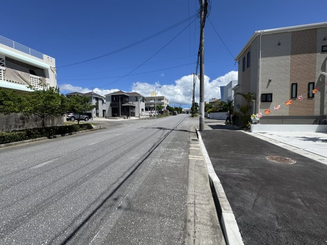 うるま市江洲（全10棟）FH号棟の前面道路含む現地写真|※北東側公道15.9m♪