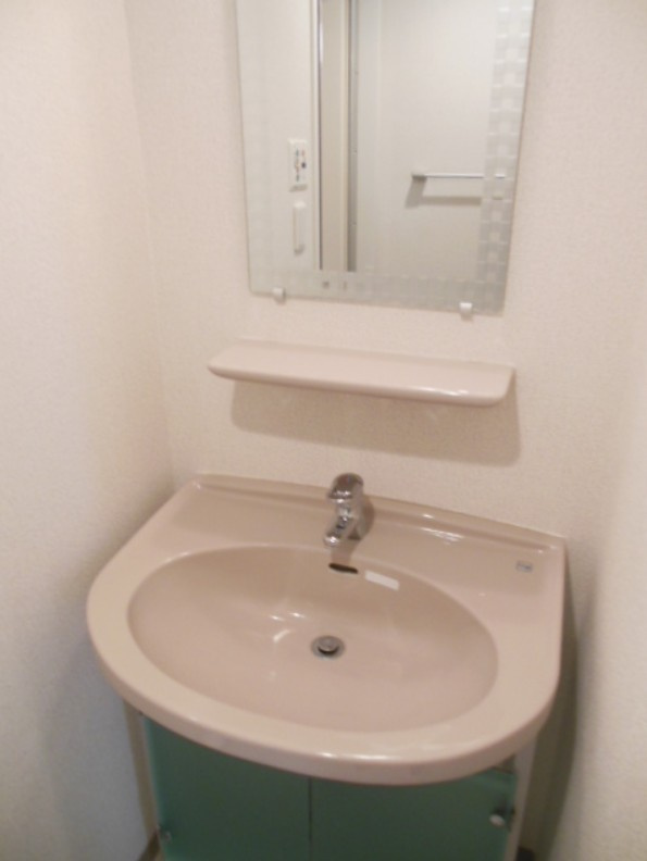 ガラ・グランディ西新宿の独立洗面台