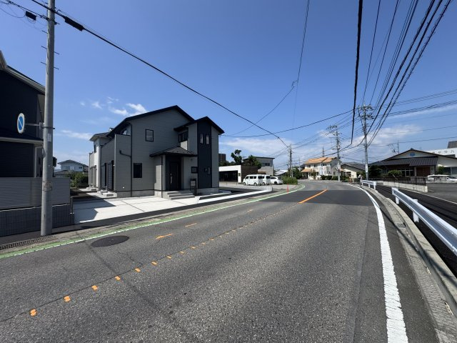 新築　前橋市北代田町　Blooming　Garden　2号棟の前面道路含む現地写真|現地写真　　東側接道幅員約10.5ｍ