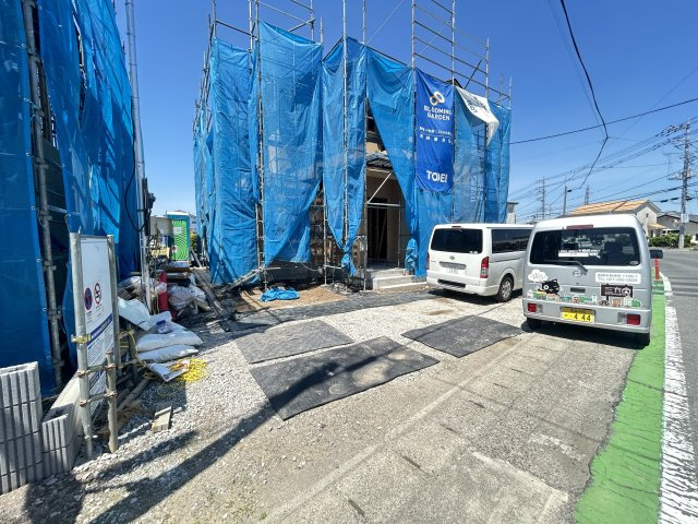 新築　前橋市北代田町　Blooming　Garden　2号棟の駐車場|現地写真　駐車スペースは並列2台+1台分可能です！
