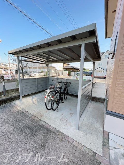 メゾングランデスの駐車場