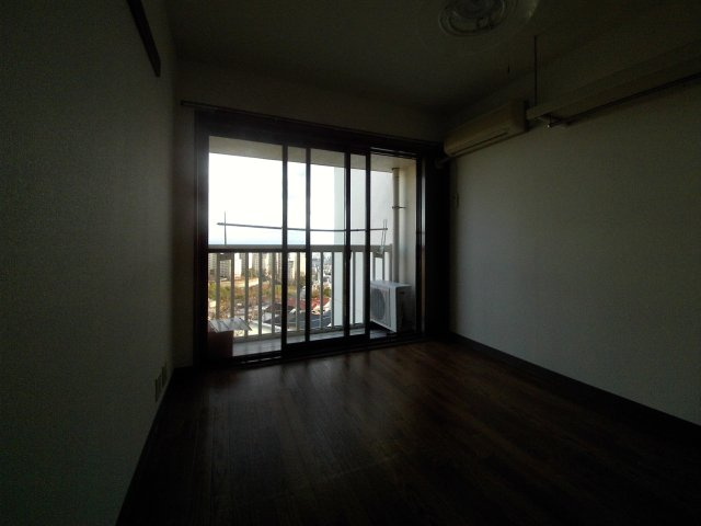 六甲ガーデンホームズの居間・リビング