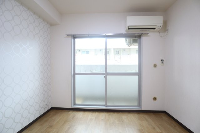 ドリーム東生駒の居間・リビング