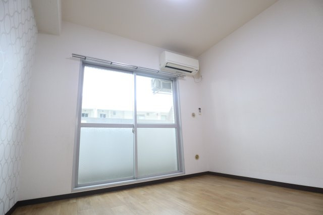 ドリーム東生駒の居間・リビング