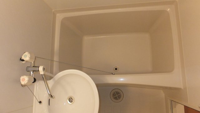 レオパレス中原の浴室|お風呂で日々の疲れを落としましょう