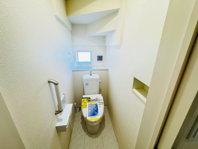 新築　前橋市北代田町　Blooming　Garden　3号棟のトイレ|現地写真　節水タイプのウォシュレット付きトイレ、水道料節約に一役買います！

