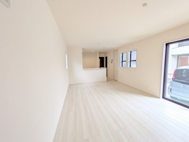 八王子市　泉町　新築一戸建て　９期の居間・リビング|～18.0帖の明るいく開放感のあるLDK、家族団欒の時間をお過ごしいただけます～