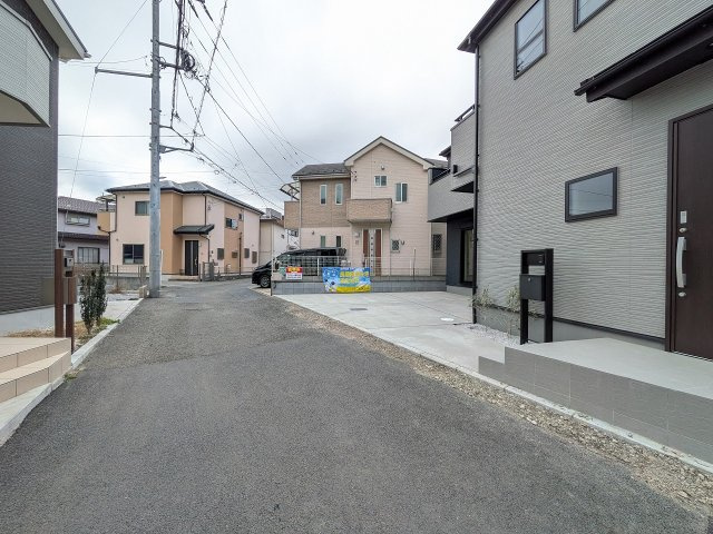 八王子市　泉町　新築一戸建て　９期の前面道路含む現地写真|～南東側4ｍ道路につき陽当たり良好～