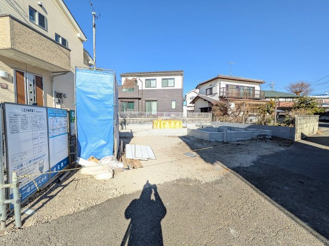 八王子市　泉町　新築一戸建て　９期の駐車場|～並列2台駐車可能カースペース～