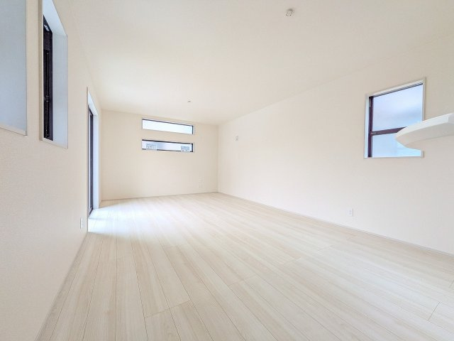 八王子市　泉町　新築一戸建て　９期の居間・リビング|～18.0帖の明るいく開放感のあるLDK、家族団欒の時間をお過ごしいただけます～