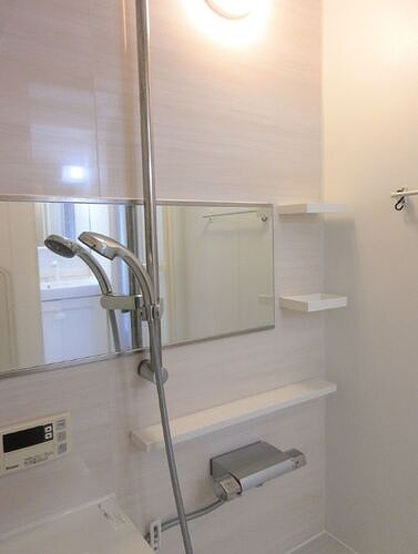 ライオンズマンション都立家政の浴室|落ち着いた空間のお風呂です