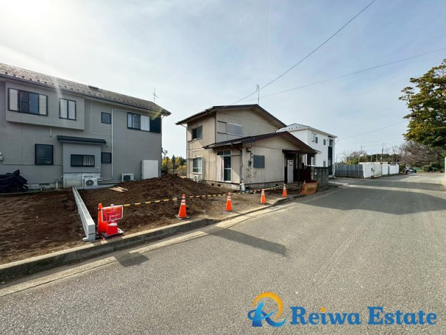 売地　茅ヶ崎市行谷の前面道路含む現地写真