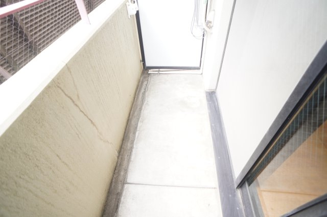 メゾンフェミニ富雄のバルコニー