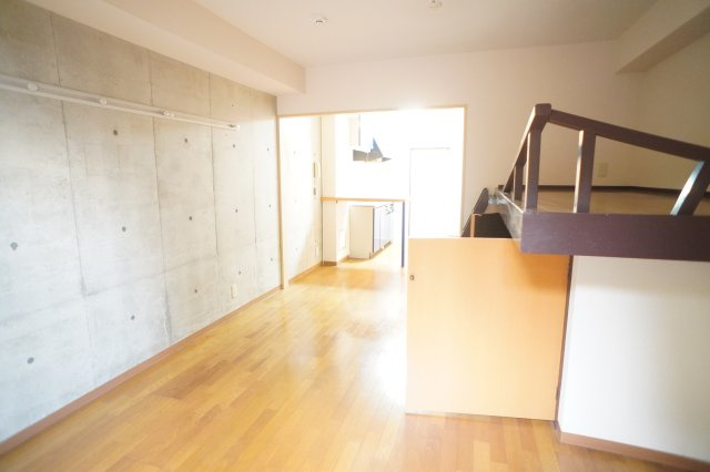 メゾンフェミニ富雄の居間・リビング