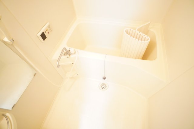 メゾンフェミニ富雄の浴室