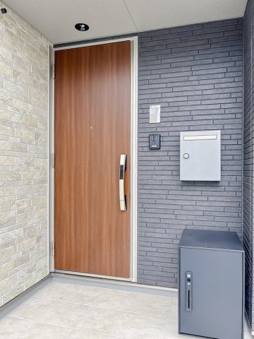 LA STELLAの玄関|郵便ポスト・宅配ボックス