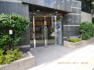 【その他共用部分】 | 大理石張りの重厚感あるエントランス