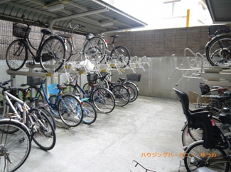 【その他共用部分】 | 敷地内には、嬉しい屋根付き駐輪場有。