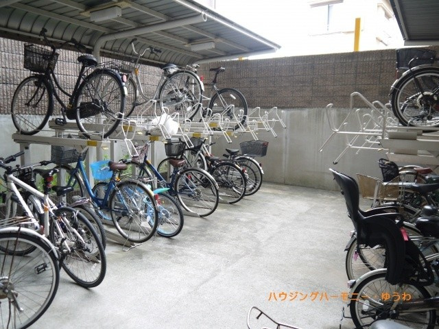 【その他共用部分】 | ゼファー大山ファムエール | 敷地内には、嬉しい屋根付き駐輪場有。