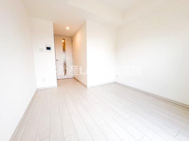 アドバンス難波南ワイズの洋室