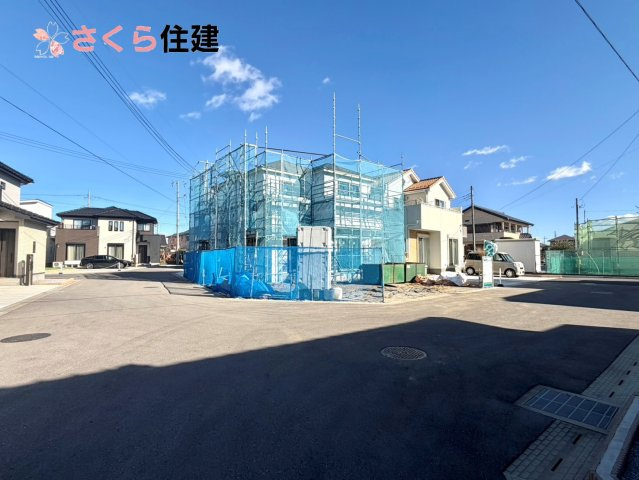 いろどりアイタウン栃木市大宮町　１０号棟の前面道路含む現地写真|前面道路南側6ｍ・西側6ｍ