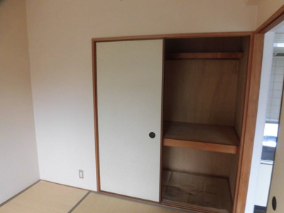 【収納】 | ホワイトハイツカドタ | 和室にある押し入れです。