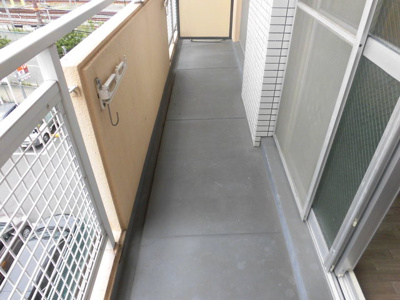 【バルコニー】 | ホワイトハイツカドタ | 広いバルコニーです。