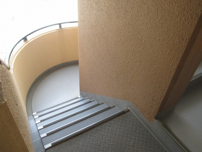 【その他共用部分】 | ホワイトハイツカドタ | 階段です