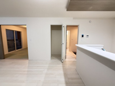 【居間・リビング】 | 南城市知念海野（全2棟）ラスト2号棟 | 2号棟　LDK16帖♪リビング収納付き♪